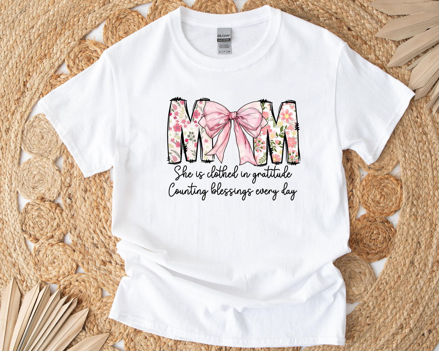 Mom Coquette Gift Box - Pink Bow Candle, T-Shirt, Glass Can, Spa Items